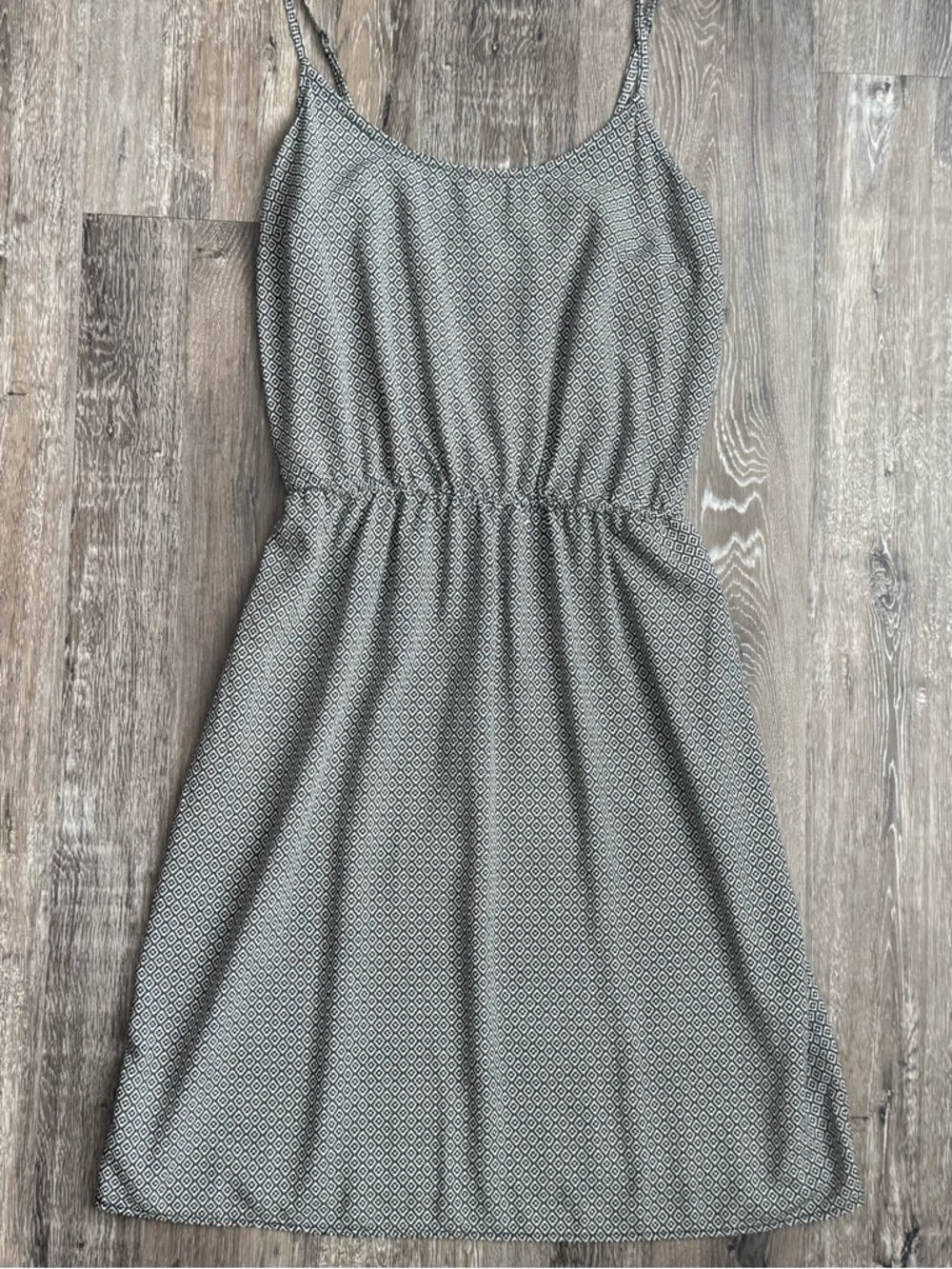 🐻 2/$25 • Old Navy | LIKE NEW • Black & White Geometric Dress